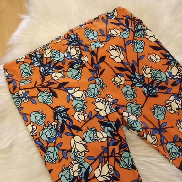 LulaRoe Rose 🌹 Printed Leggings- T&C-#1557+ - Picture 9 of 10